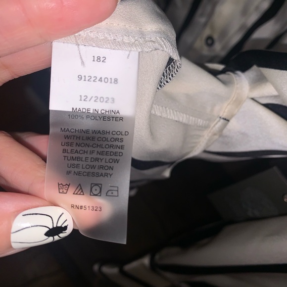 Vince Camuto, cream/black button down. Women’s L $20 - Picture 6 of 7